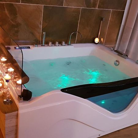 Love Room Jaccuzi Puisserguier Екстер'єр фото
